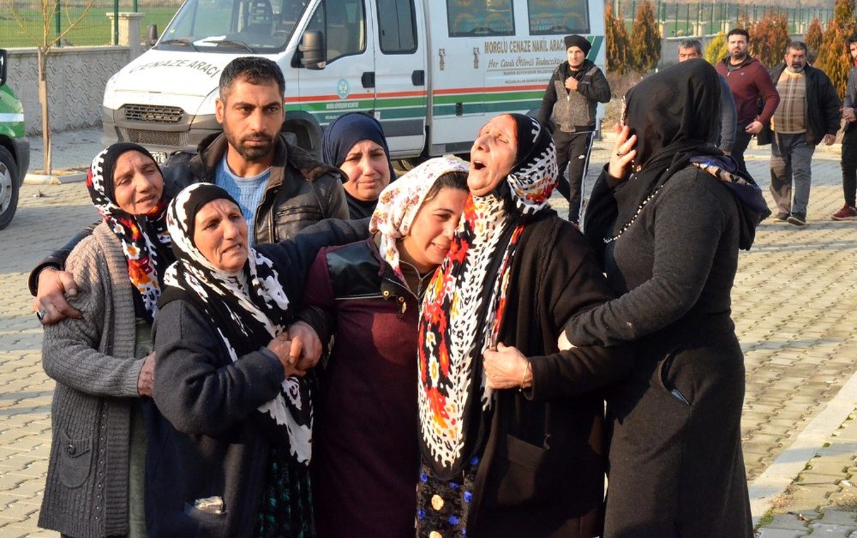 6\'sı çocuk 8 göçmen Turgutlu\'da toprağa verildi