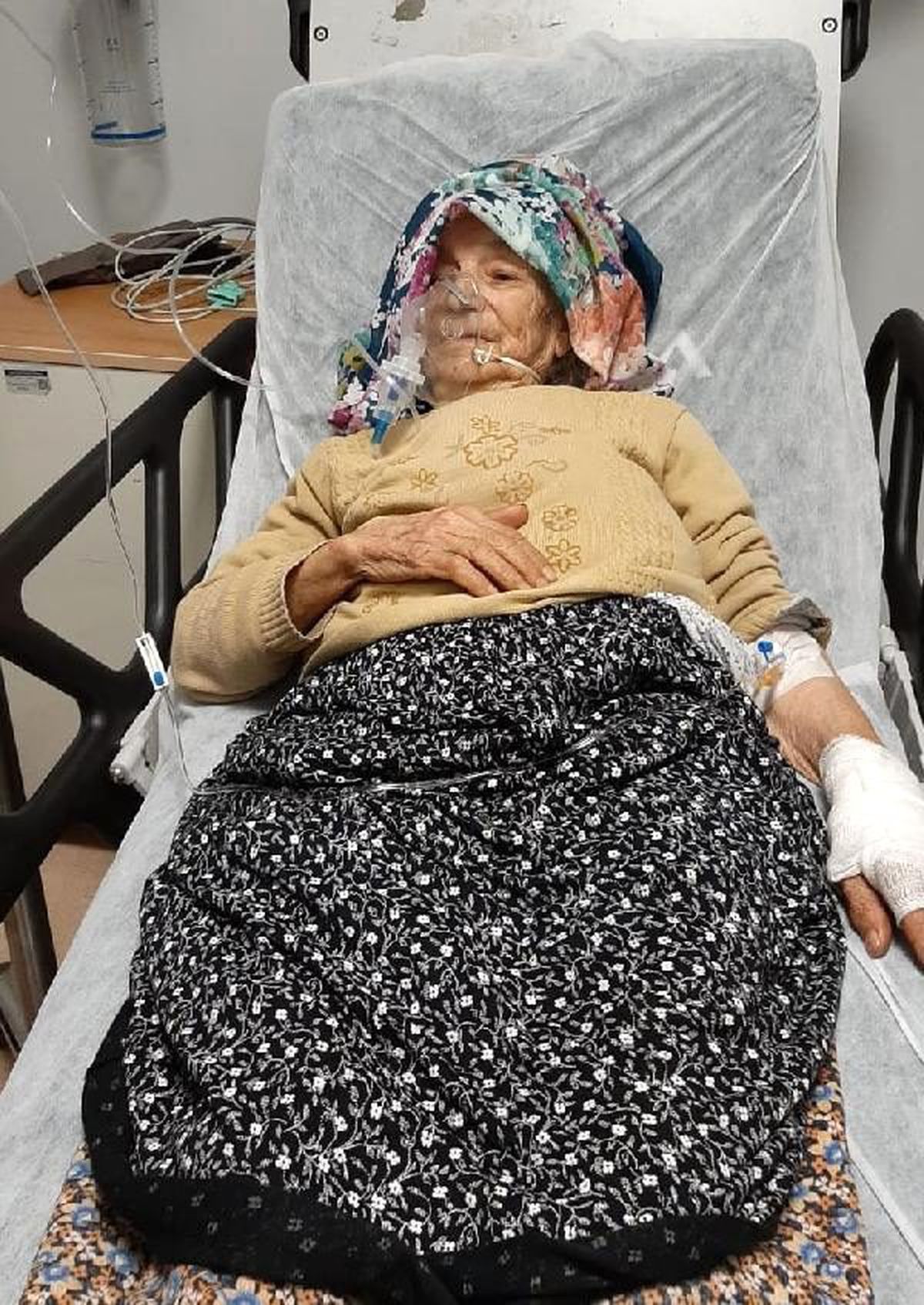 Alevlerin arasında kalan çift, son anda kurtarıldı