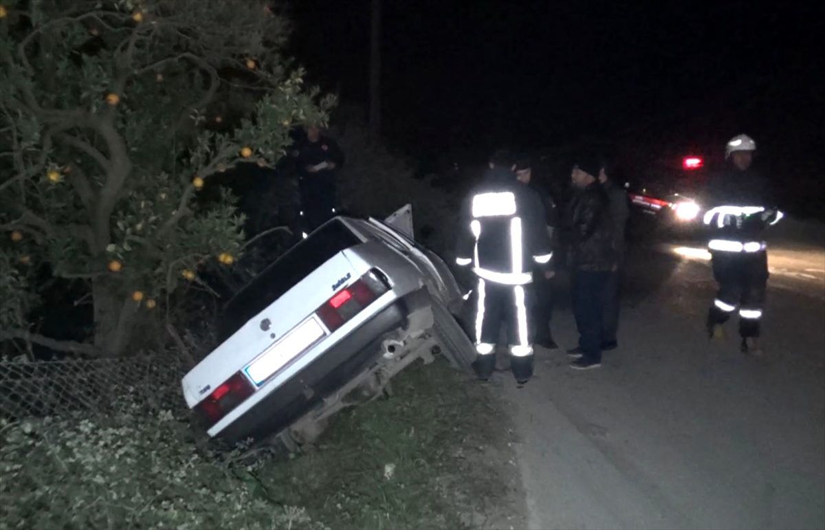 Antalya\'da otomobil şarampole devrildi: 1 ölü, 1 yaralı