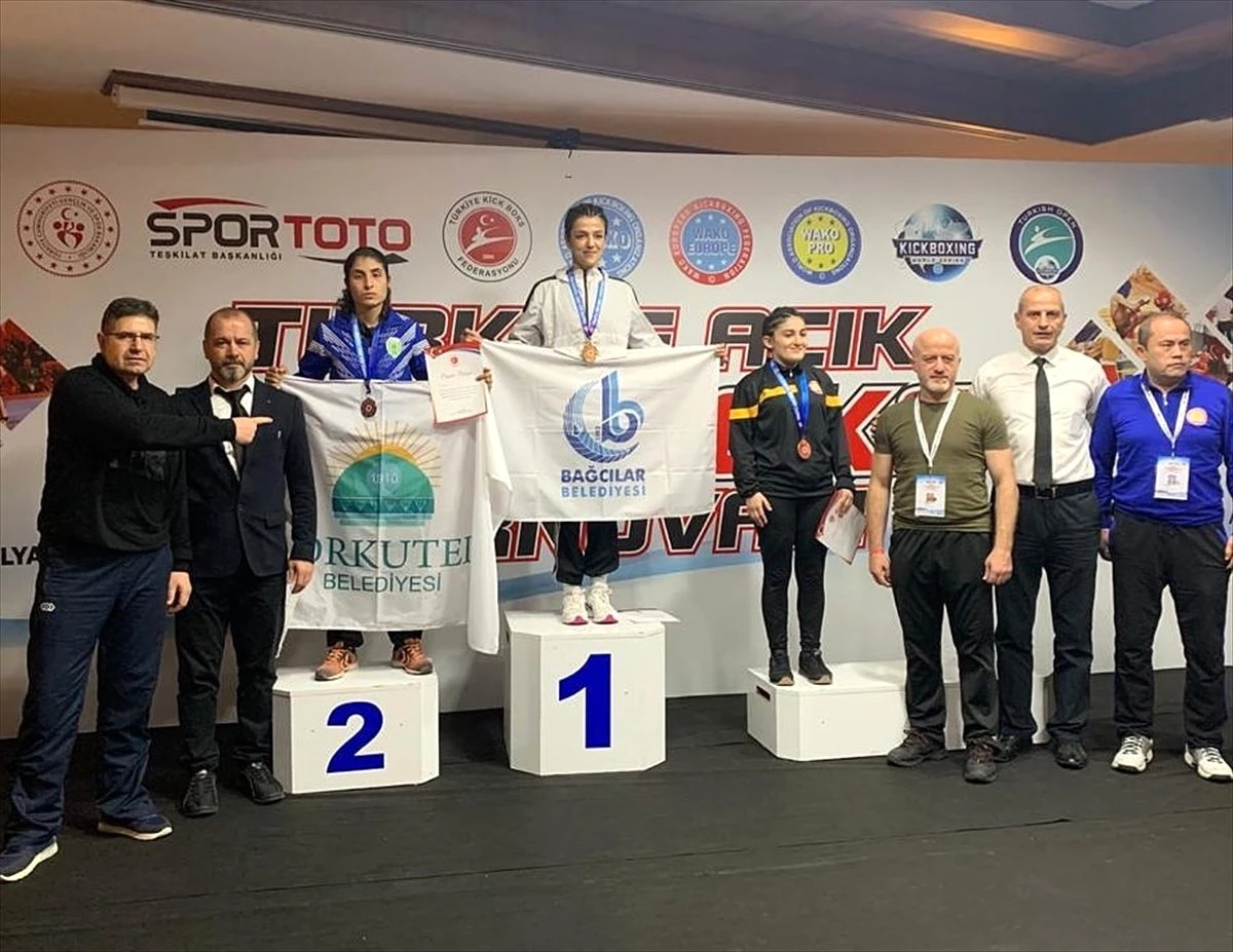 Antalyalı kick boksçu Türkiye ikincisi oldu