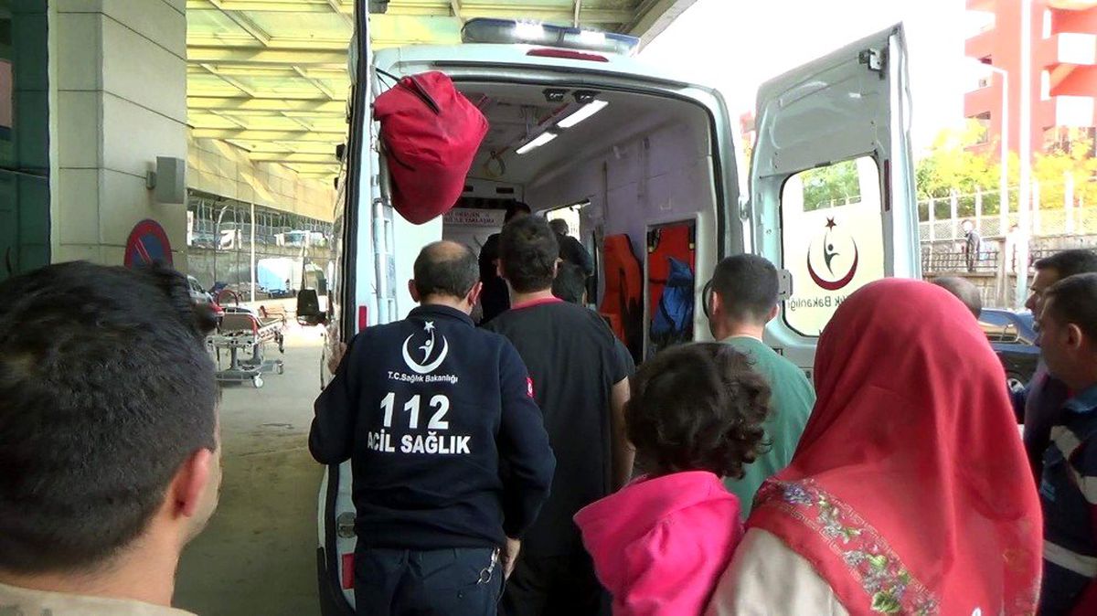 Av tüfeğiyle oynarken kazara kendini vurdu