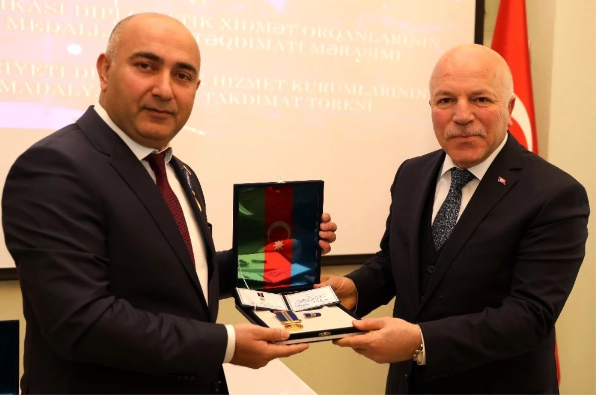 Azerbaycan Cumhurbaşkanı Aliyev\'den Sekmen\'e onur madalyası