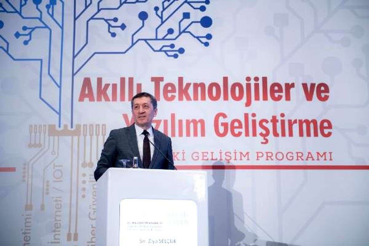 Bakan Selçuk: Öğrencilerimizin uluslararası sertifikalar almalarını önemsiyoruz