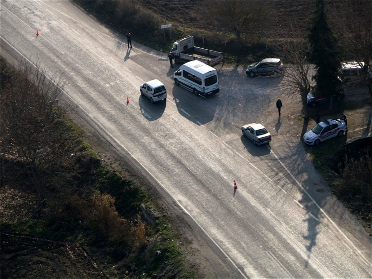 Balıkesir\'de jandarmadan helikopter destekli trafik denetimi