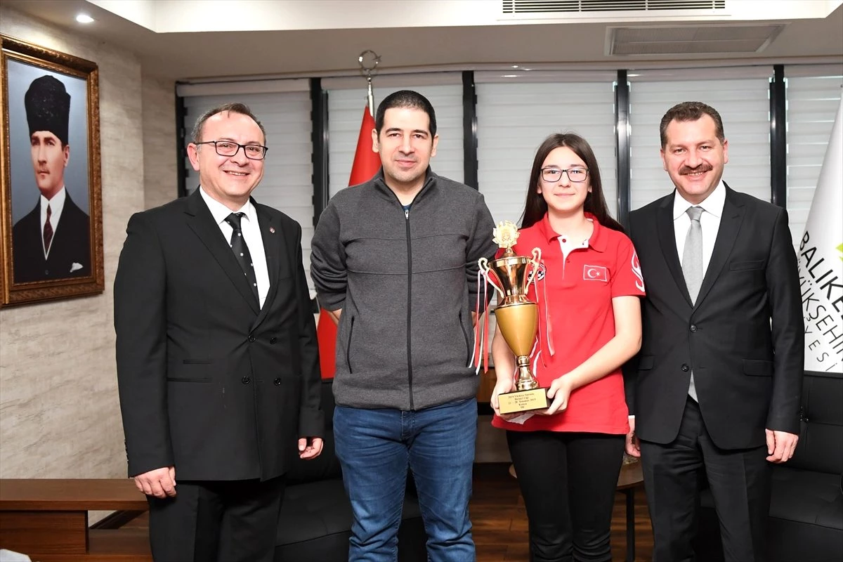 Balıkesirli satranççı Elifnaz Akat, Yunanistan\'da Avrupa şampiyonasına katılacak