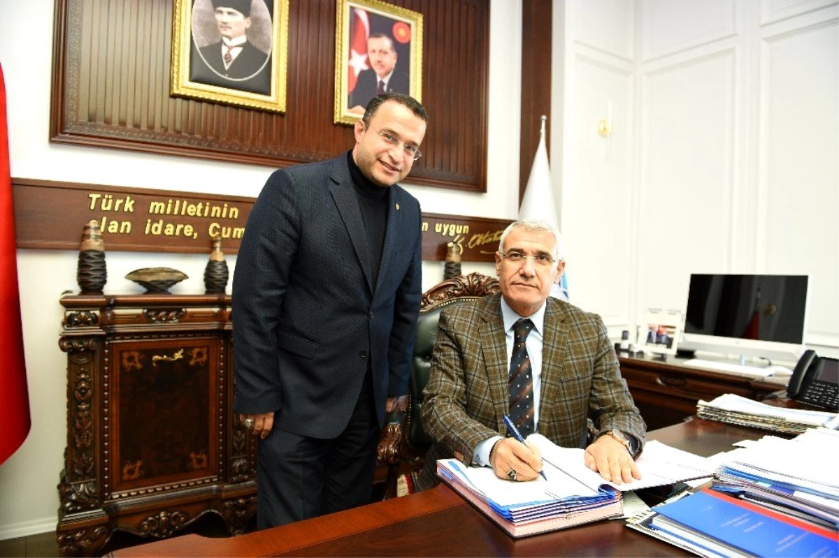 Battalgazi Belediyesi işçilerine toplu sözleşme imzalandı