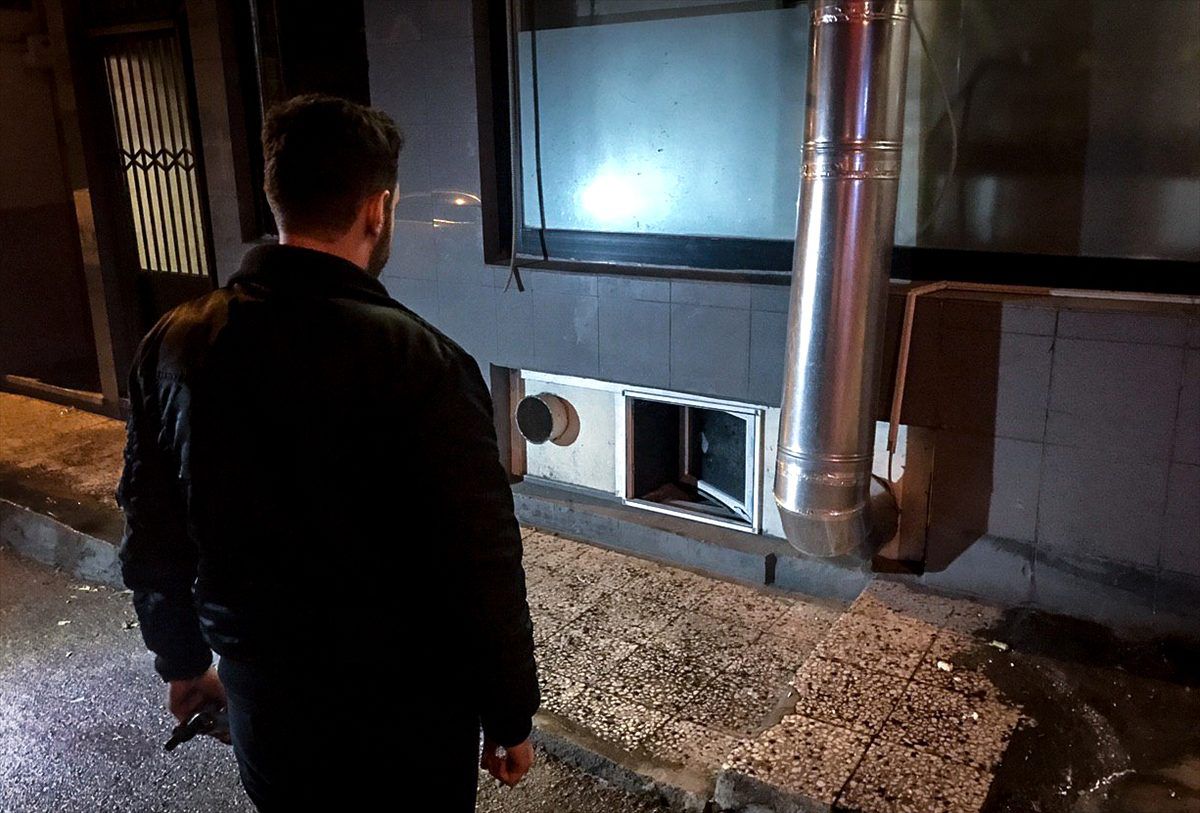 Bursa\'da pastaneden hırsızlık girişimi güvenlik kameralarına yansıdı