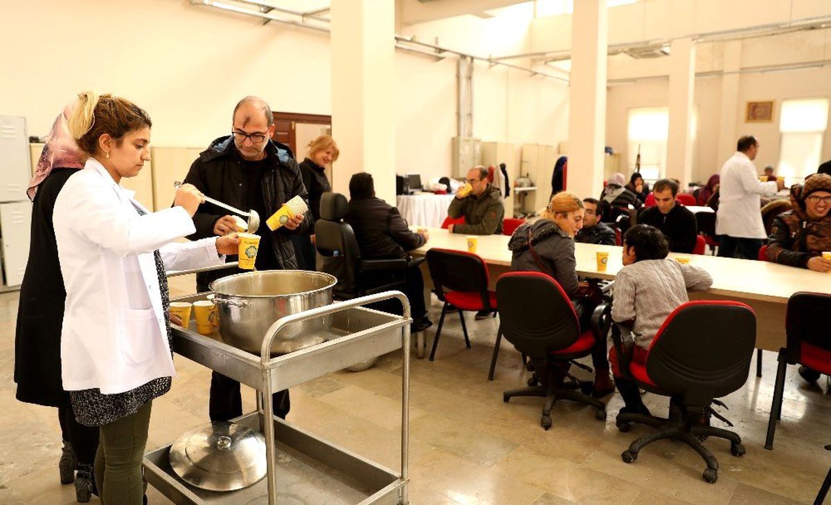 Büyükşehir Belediyesi\'nden engelli kursiyerlere çorba ikramı