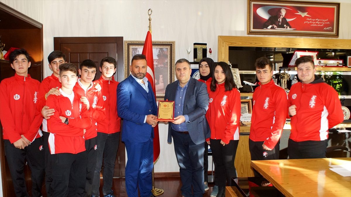 Çubuk Belediye Başkanı Demirbaş sporcuları kabul etti