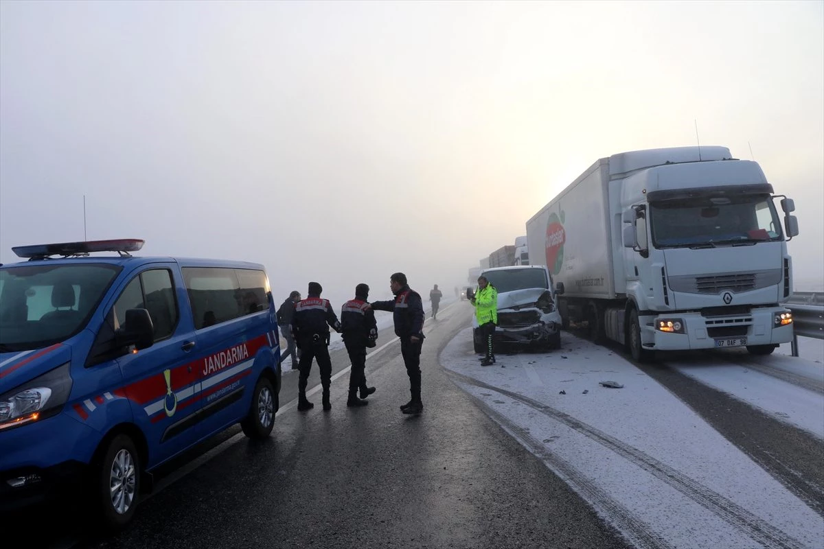 Edirne\'de zincirleme trafik kazası otoyolda ulaşımı yarım saat aksattı