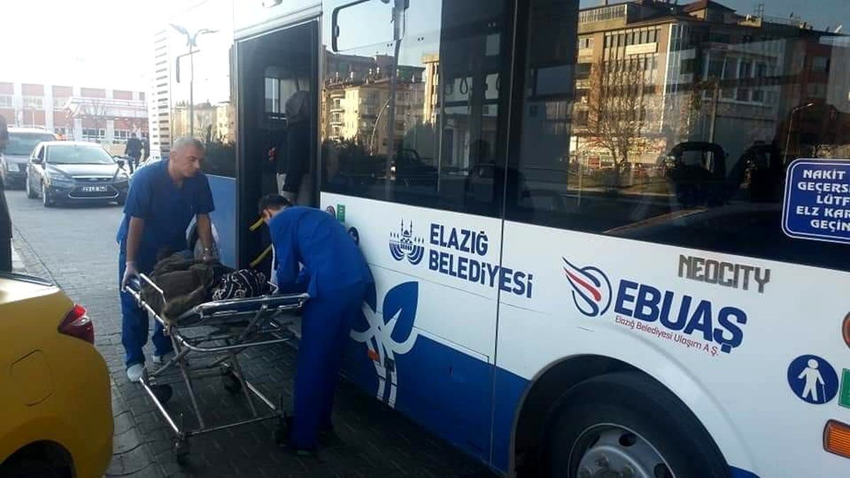 Elazığ\'da rahatsızlanan yolcu otobüsle hastaneye yetiştirildi