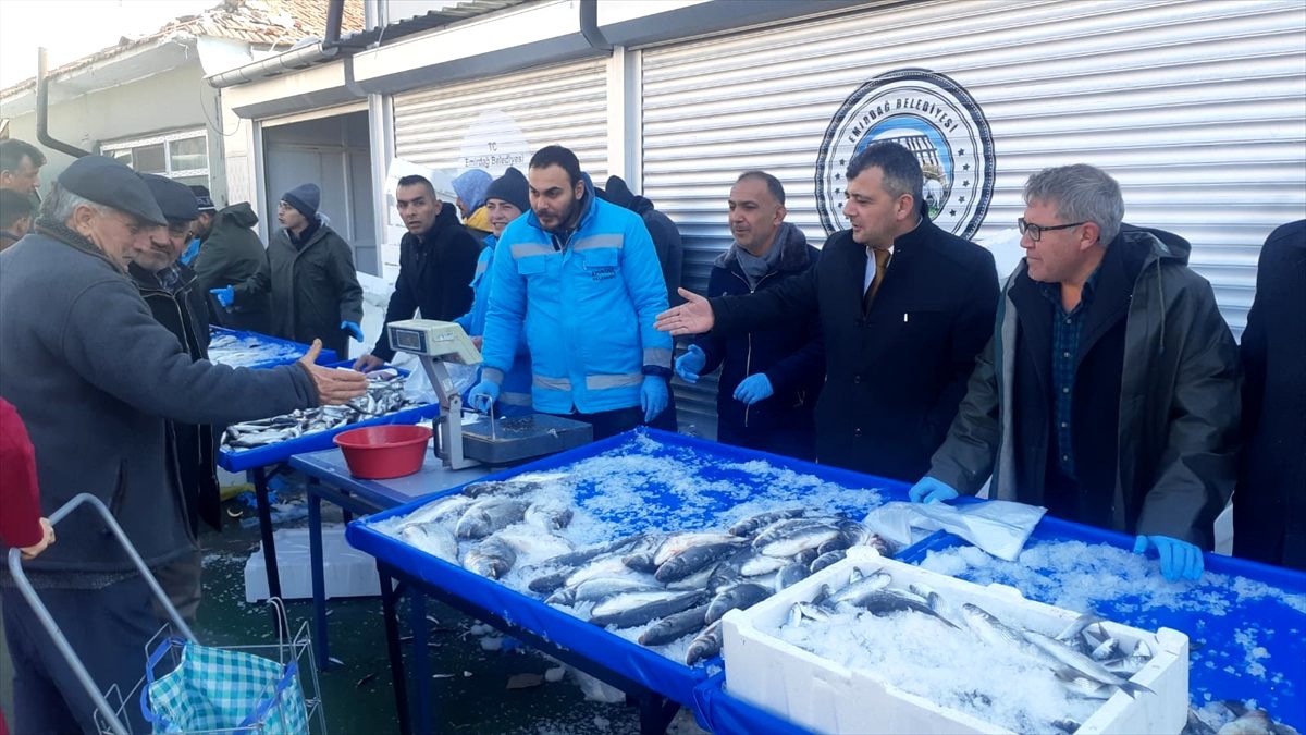 Emirdağ\'da balık fiyatını yükselten esnafa kızan belediye tanzim satışına başladı