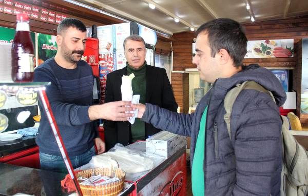 Esnaf öğrencisine sahip çıkıyor