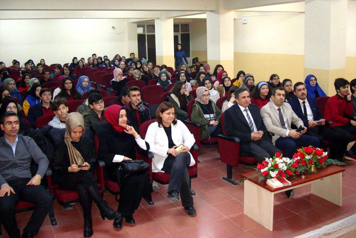 Fen lisesinde telekonferansla iletişim