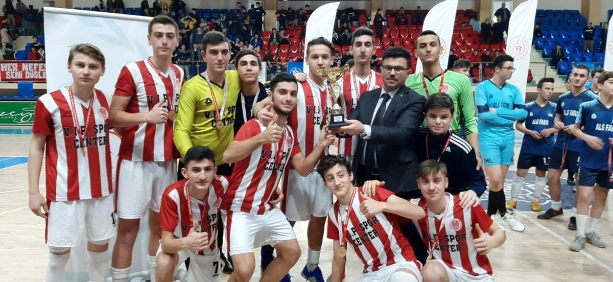 Gençler futsal müsabakaları tamamlandı