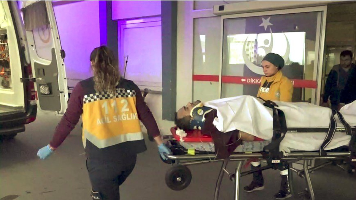 Gün ısısına bakmak için çıktığı çatıdan balkona düştü