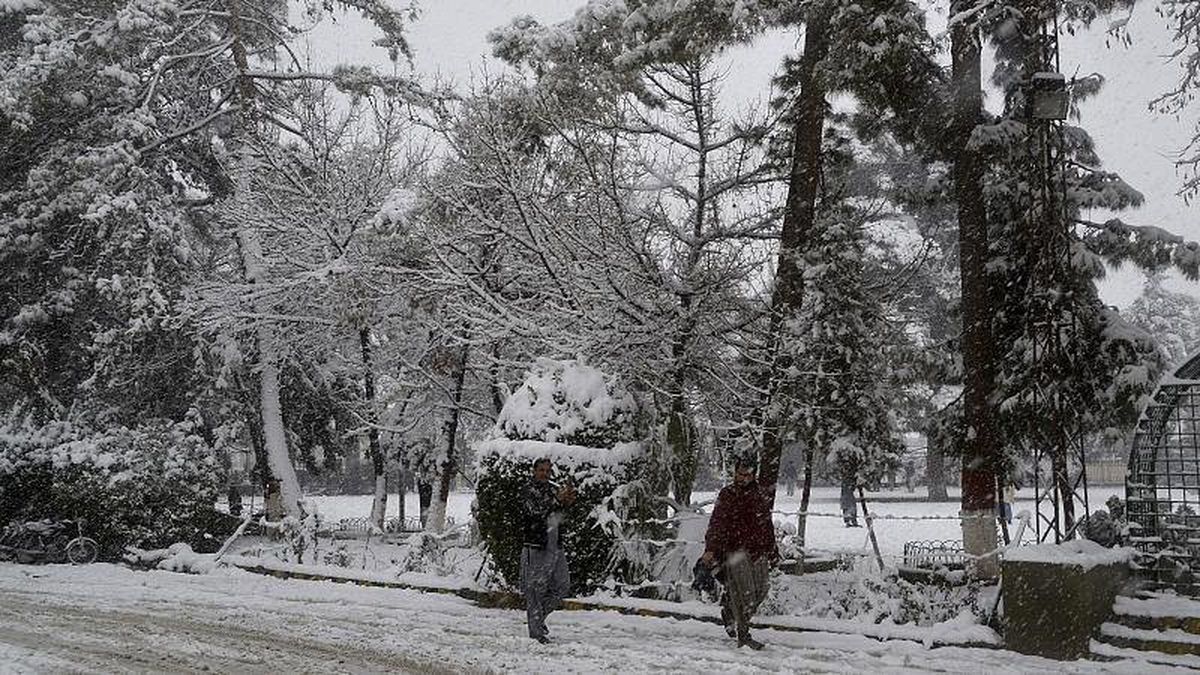 Güney Asya kara teslim: Onlarca kişi yaşamını yitirdi, çok sayıda kayıp var