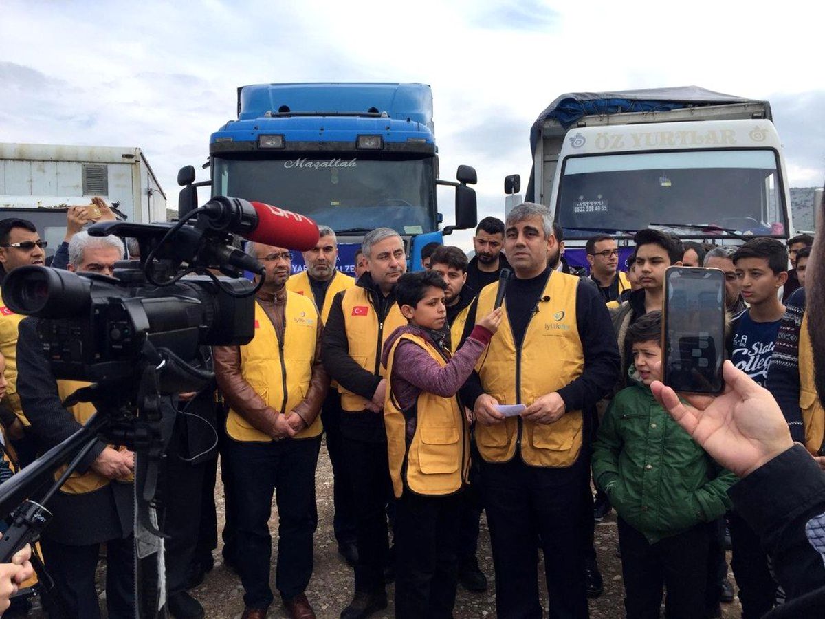 İdlib\'e 6 tır acil yardım malzemesi