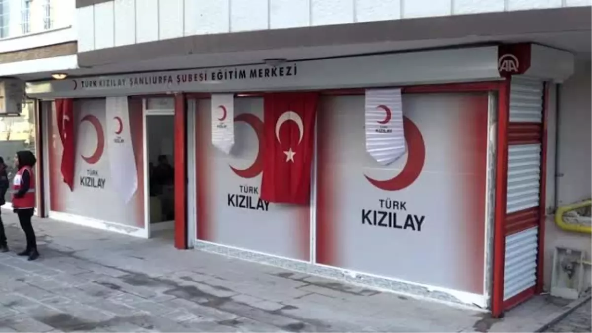 İhtiyaç sahiplerinin yüzünü "Kızılay Giyim Mağazası" güldürecek