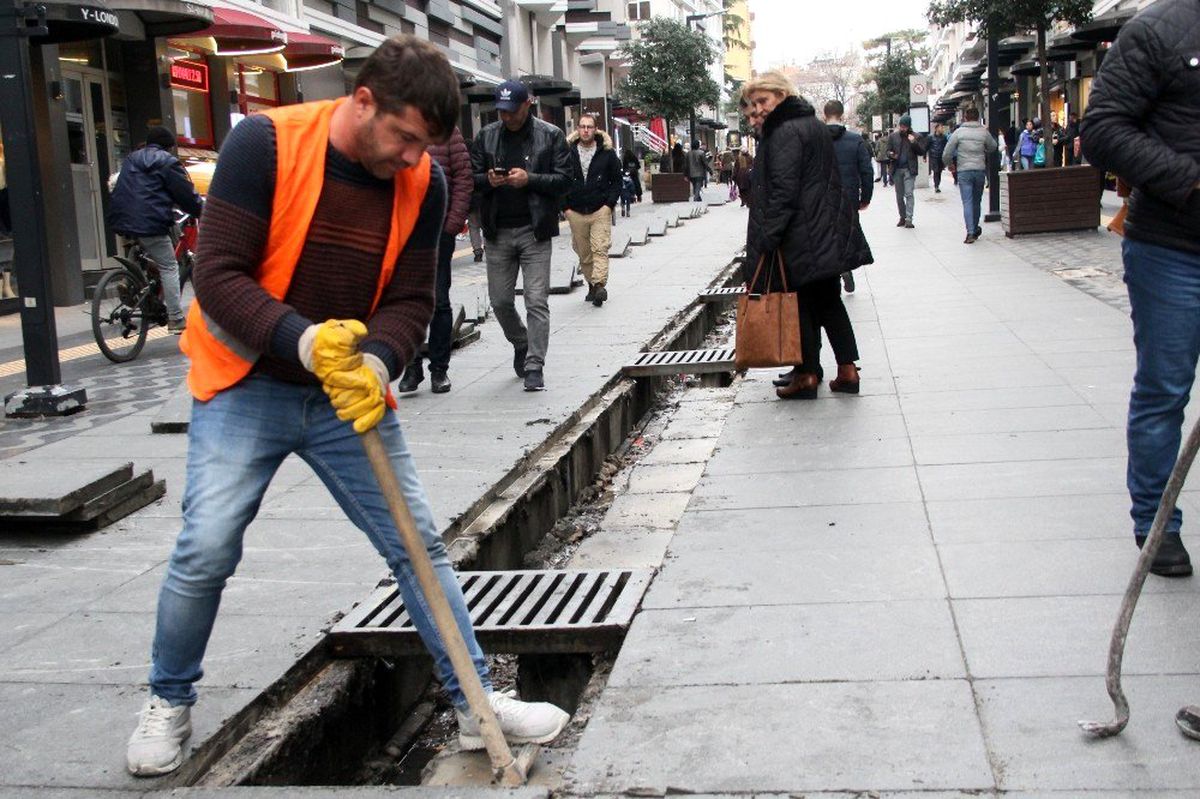 İstiklal Caddesi\'ne ilk kazma vuruldu