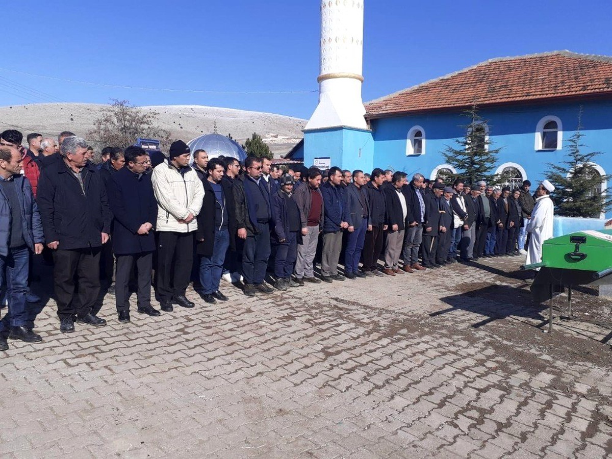 İzinsiz kullandıkları kredi kartı yüzünden ölen iki kardeş toprağa verildi