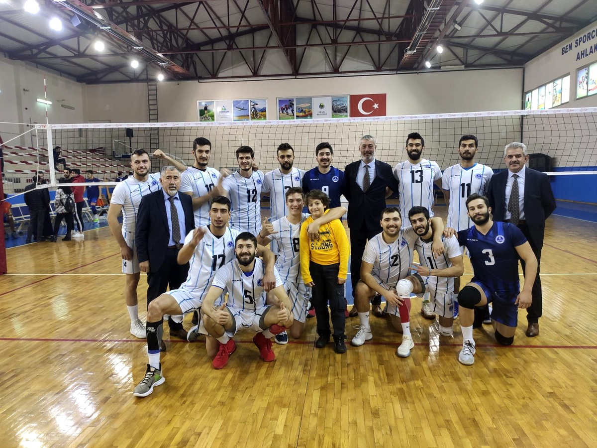 Kağıtspor voleybolda durdurulamıyor