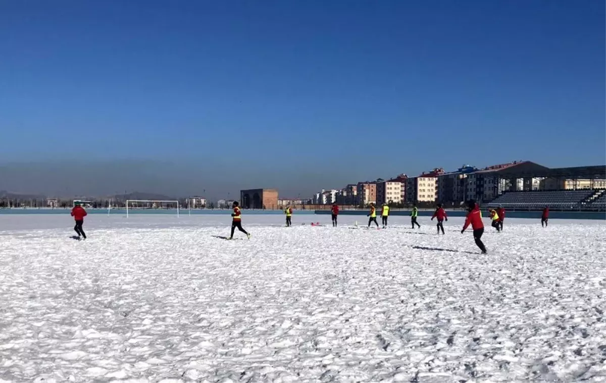 Kars 36 Spor Yakudiye Spor karşılaşması hazırlıklarını sürdürüyor