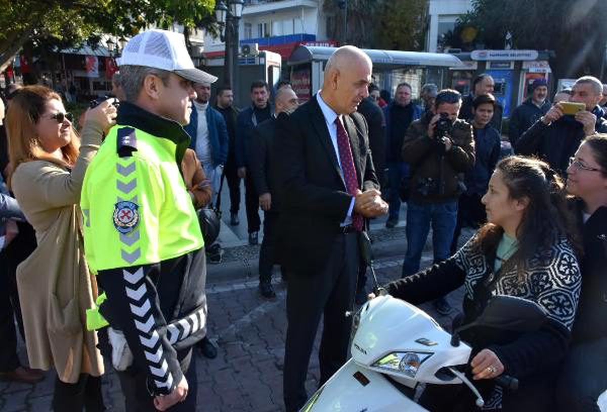 Kaymakamdan ceza yerine kask ve uyarı