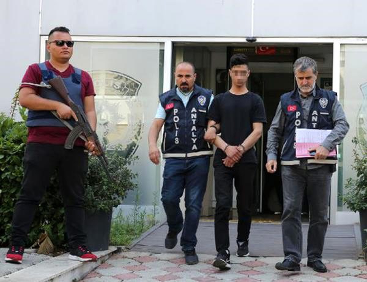 Mahkeme heyetine bıçakladığı babasının sözünden çıkmayacağı sözünü verdi