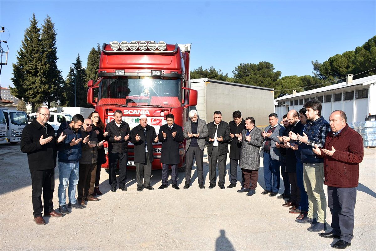 Manisa\'dan İdlib\'e 2 tır insani yardım malzemesi gönderildi