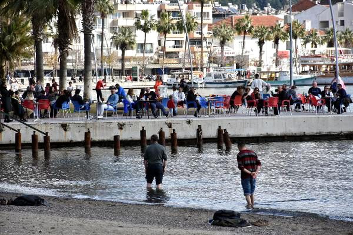 Marmaris\'te ocakta bahar havası; sahil ve parklar doldu