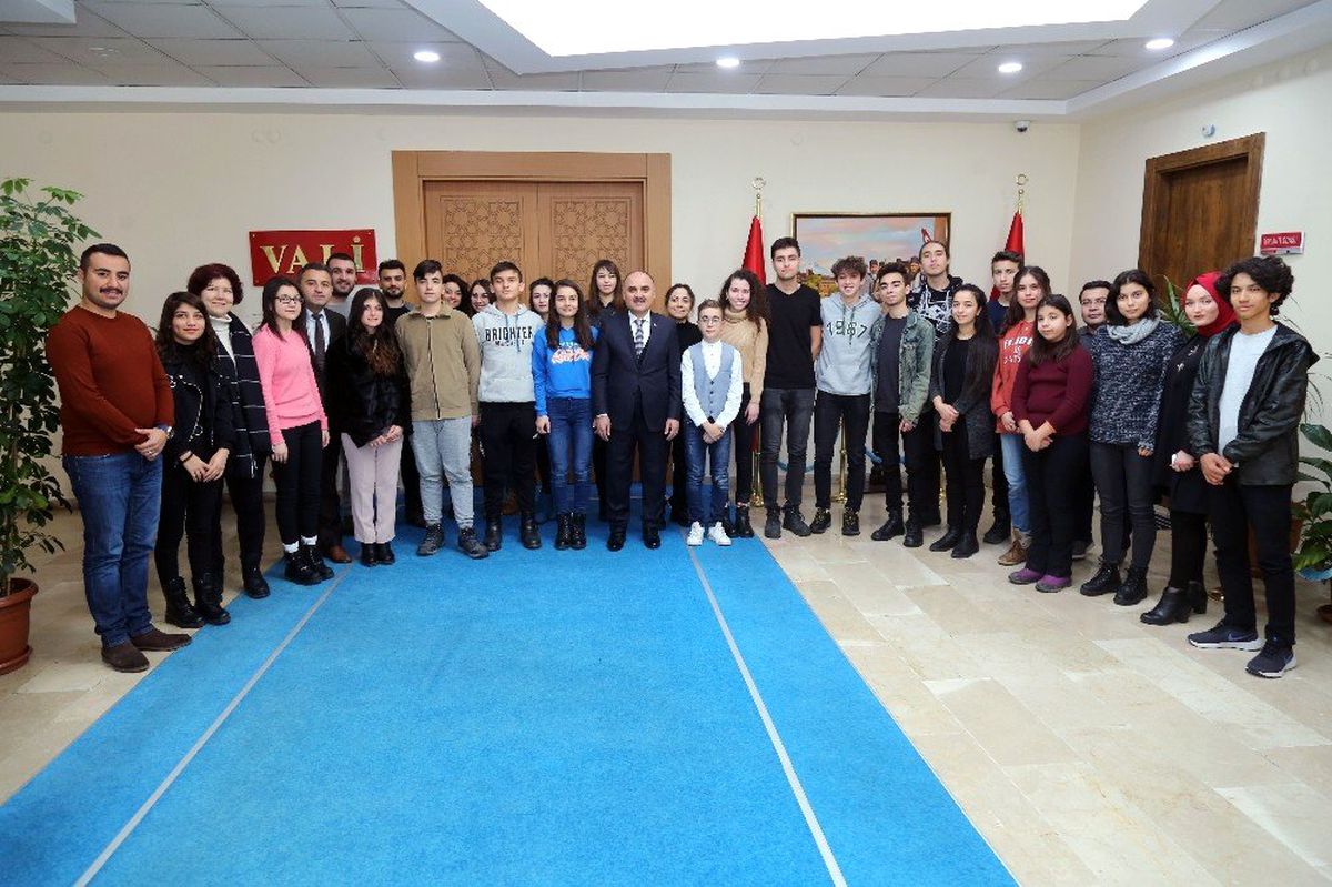 Öğrencilerden Vali Günaydın\'a ziyaret