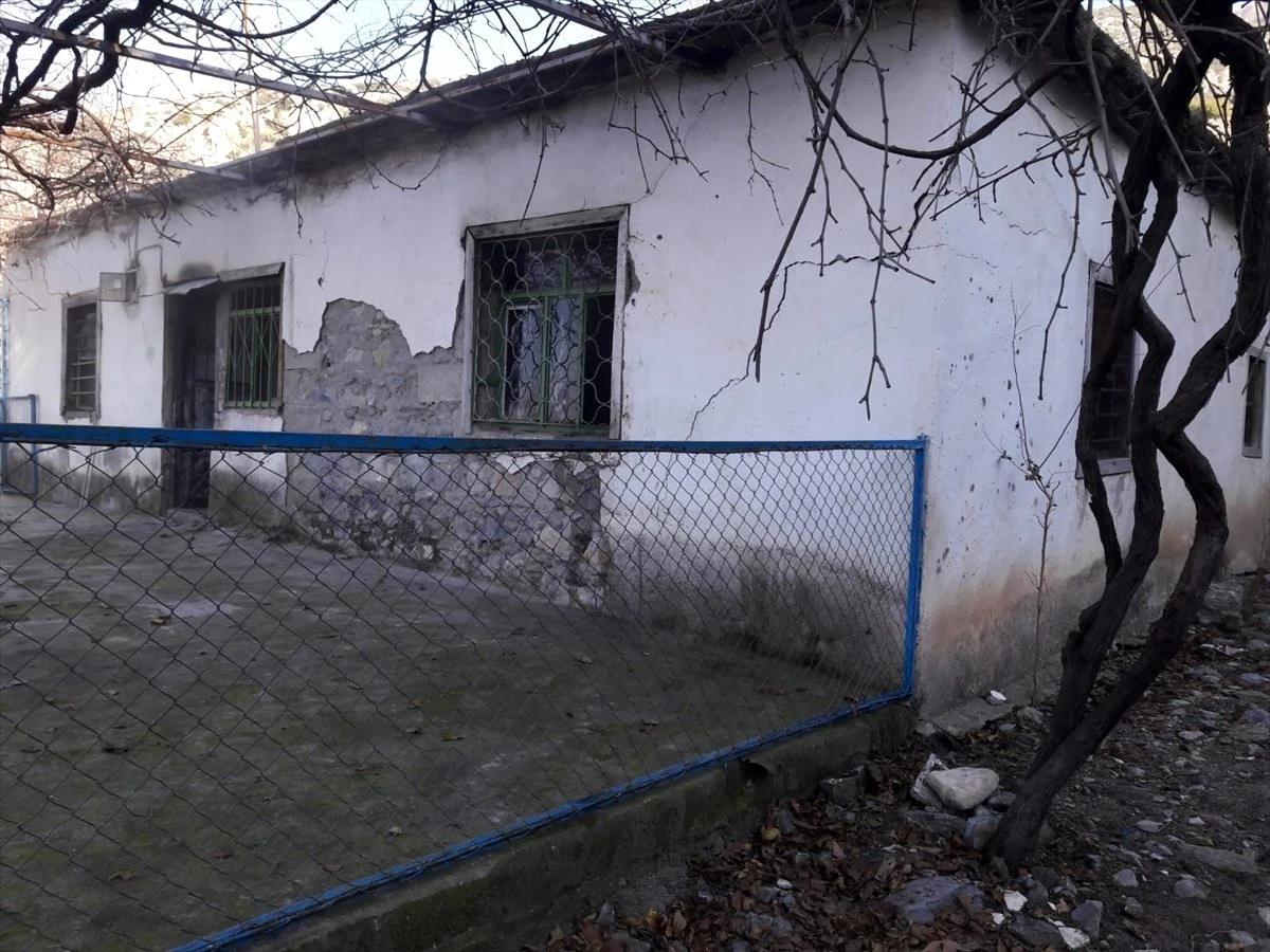 Osmaniye\'de tek katlı evde yangın: 1 ölü