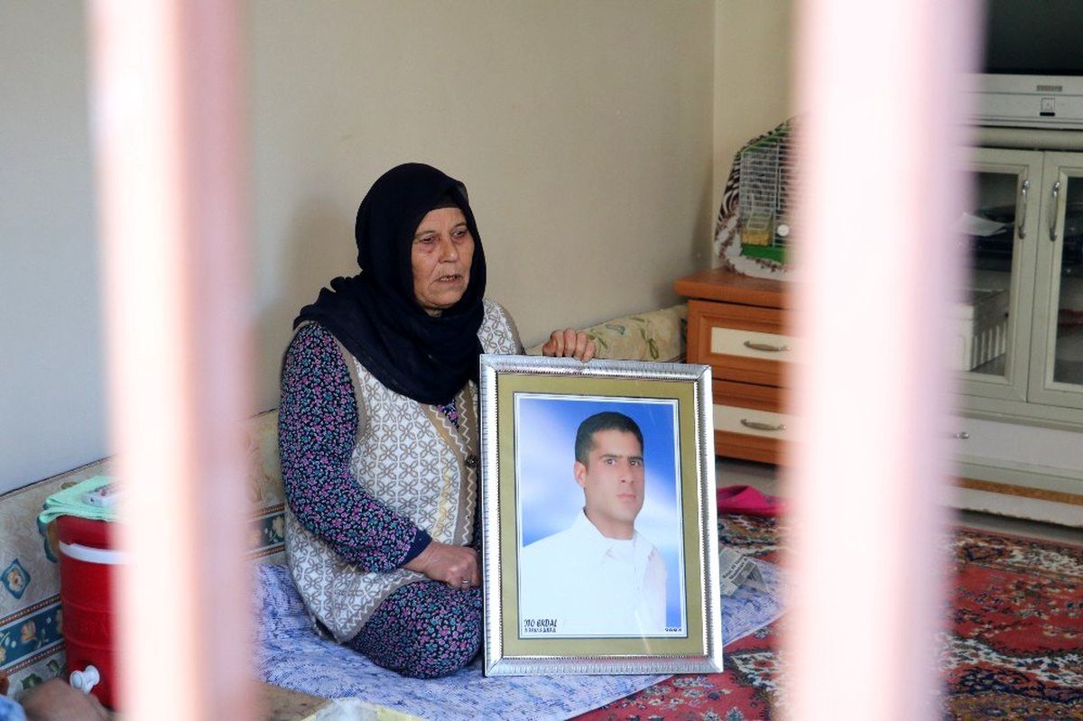 (Özel) Cezaevindeki iki oğlundan biri yanarak ölen kadın yardım istedi
