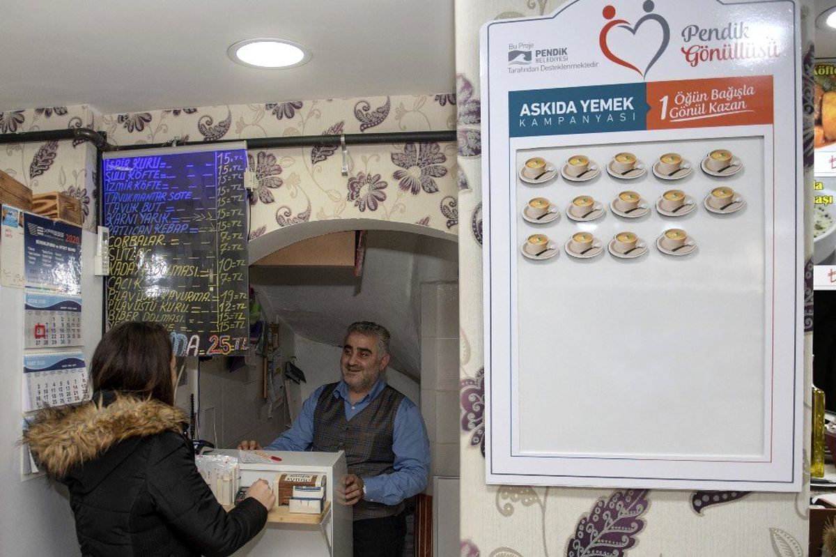 Pendik\'te askıda yemek yüzleri güldürüyor