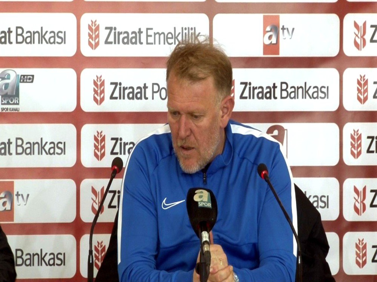 Prosinecki: "Yeni gelen oyuncularla ligde kalmak için savaşacağız"