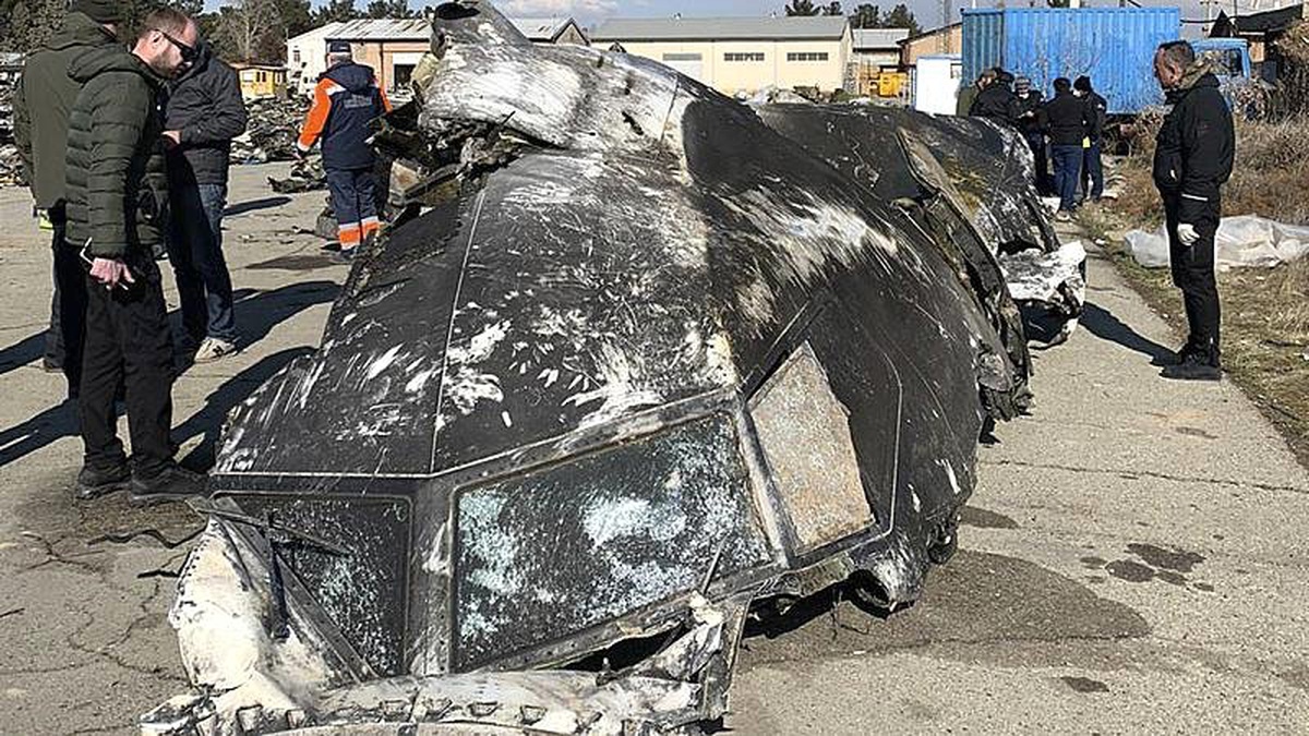 Ruhani, düşürülen uçakla ilgili özel mahkeme istedi, soruşturma kapsamında bazı kişiler tutuklandı