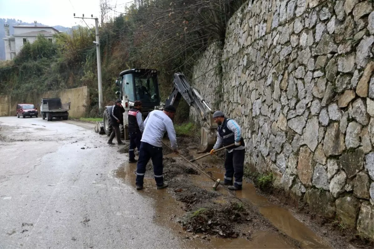 Sapanca\'da yağmur suyu kanal çalışmalarına devam