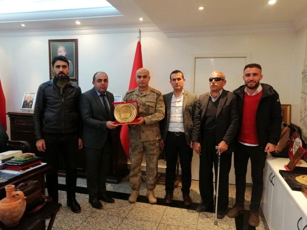 Şehit yakınlarından Diyarbakır Jandarma Bölge Komutanı Başoğlu\'na ziyaret