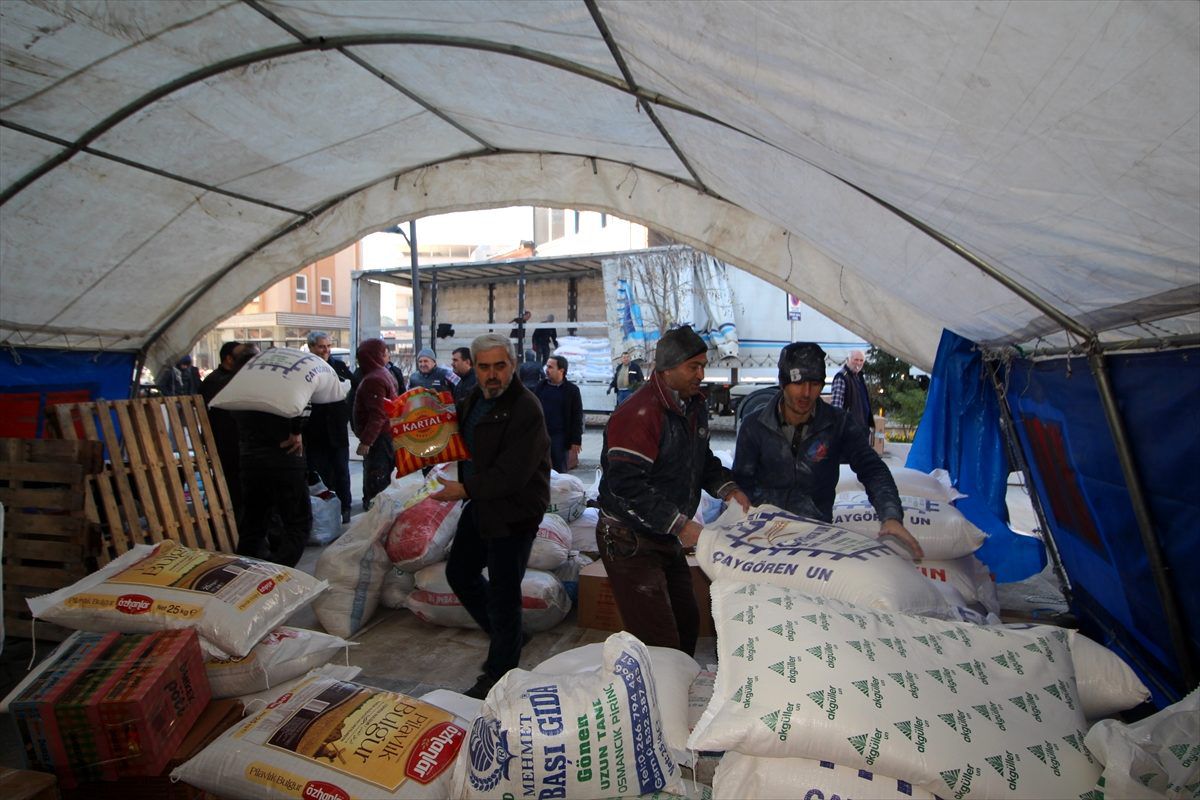 Sındırgı\'dan İdlib\'e yardım tırı gönderildi