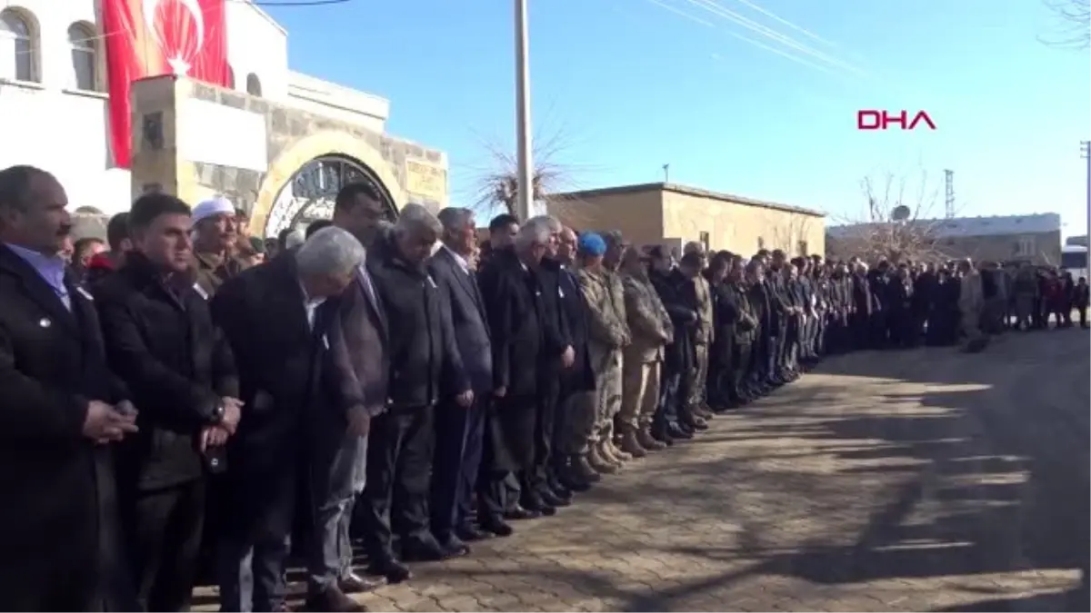 Şırnak ırak\'ın kuzeyinde şehit olan güvenlik korucusu, şırnak\'ta toprağa verildi