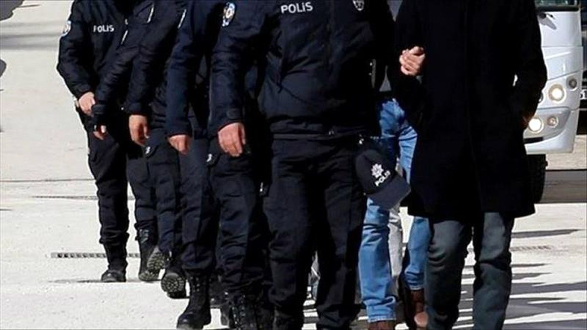 TSK\'de 176 askere yakalama kararı çıkarıldı; 115 asker gözaltına alındı