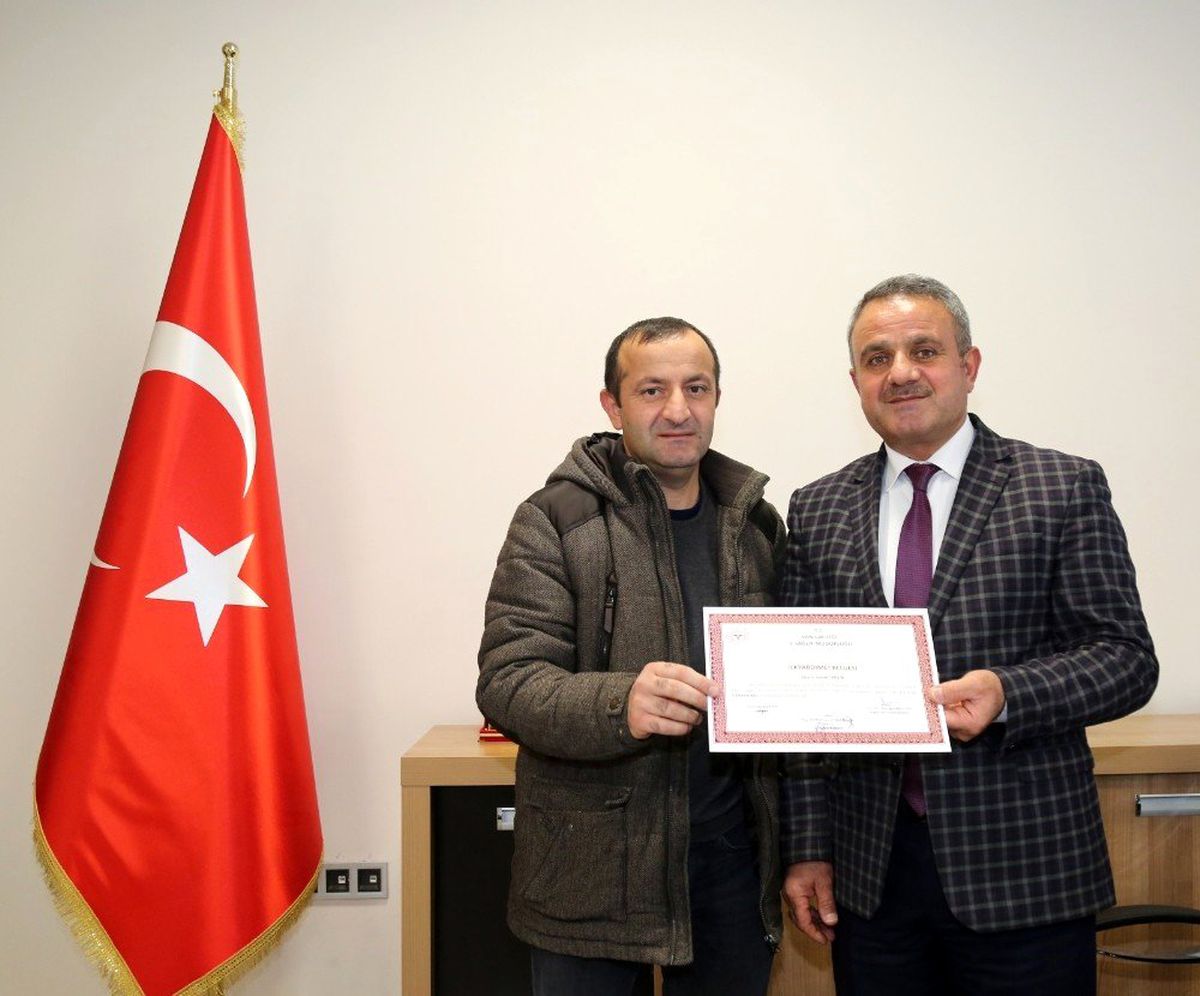 Van Büyükşehir Belediyesi personelleri ilk yardım belgesi aldı
