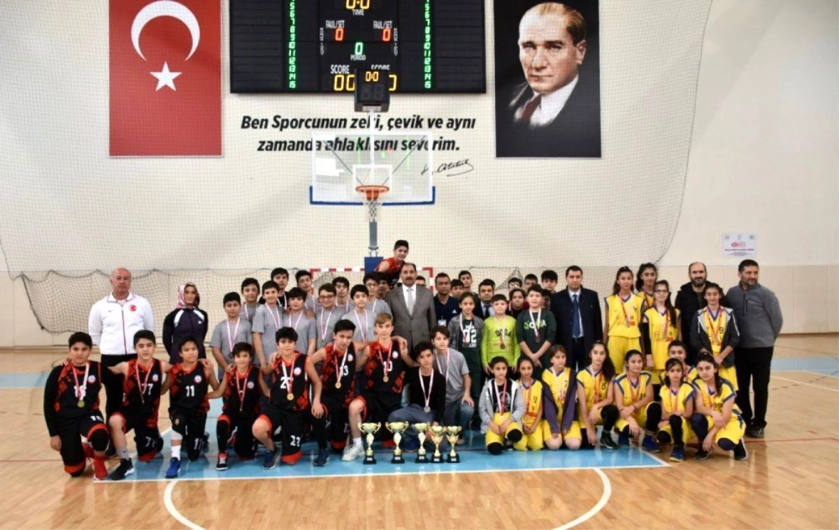 Yıldızlar kız-erkek basketbol müsabakaları tamamlandı