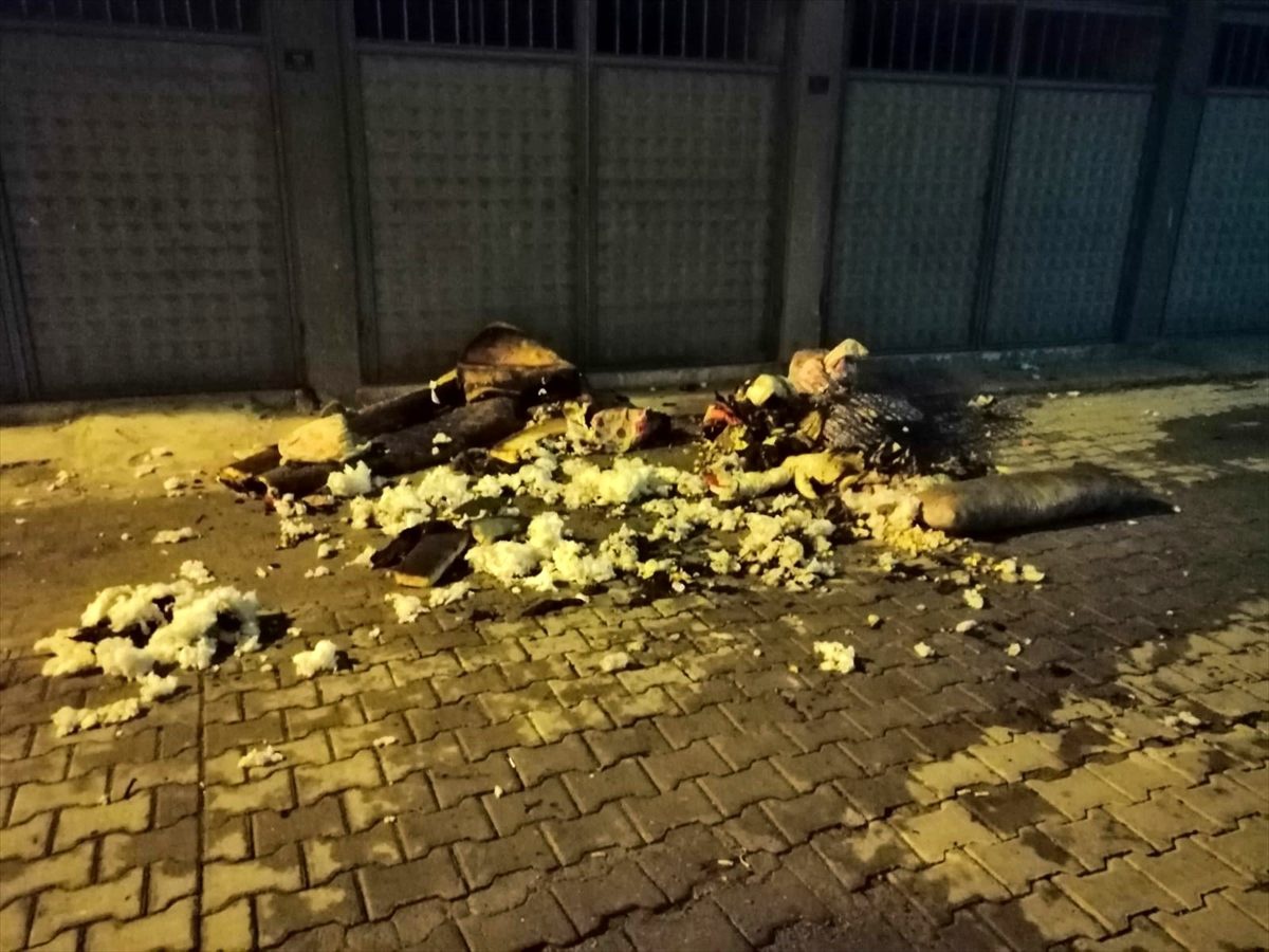 Zonguldak\'taki ev yangınında 3 kişi dumandan etkilendi