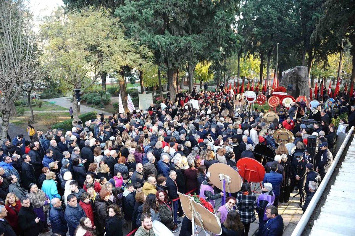 Zübeyde Hanım, İzmir\'deki mezarı başında anıldı