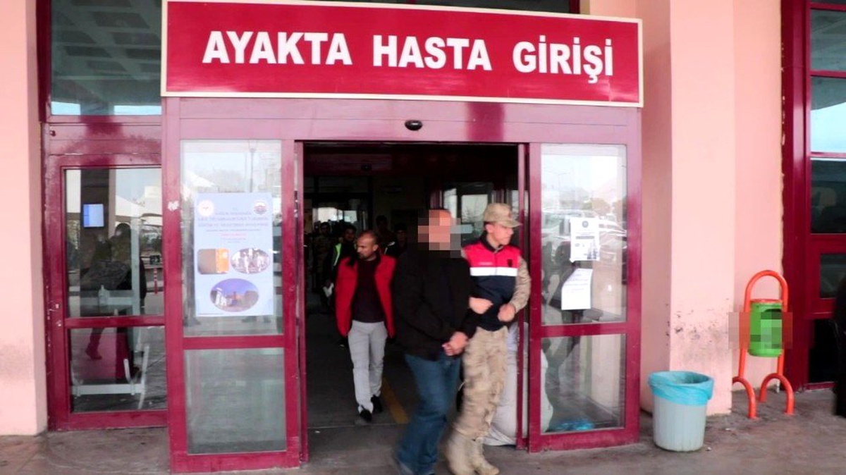 22 yıl kaçtı, saklandığı çukurda kıskıvrak yakalandı