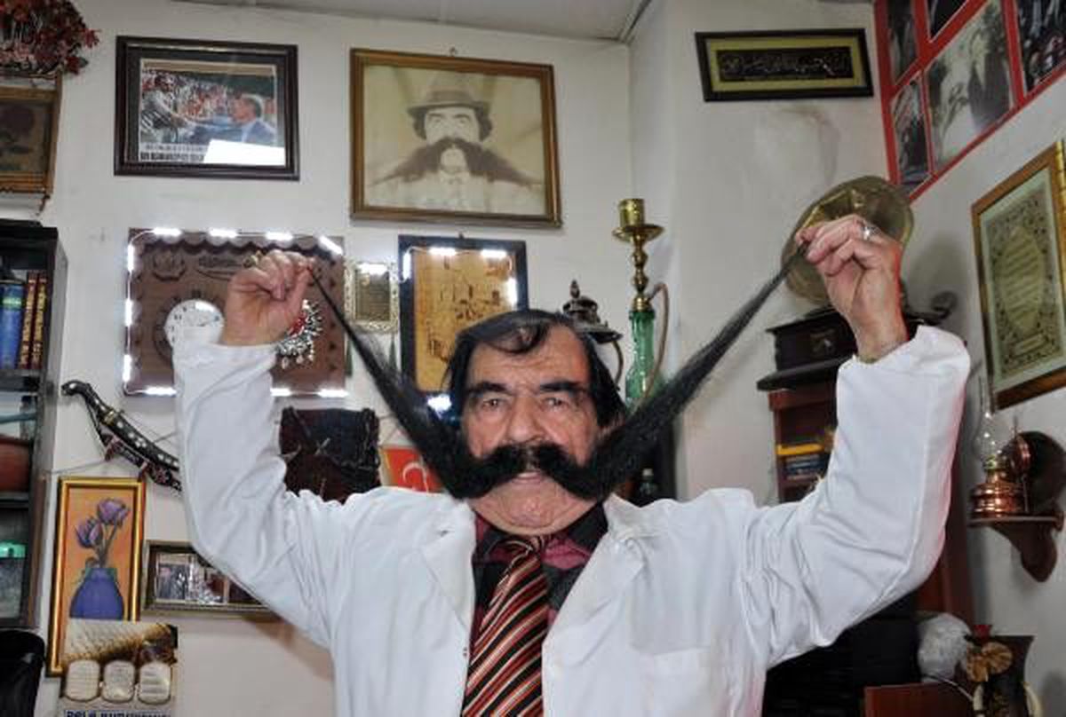60 yıldır bıyıklarını kesmiyor