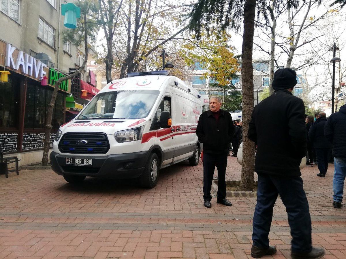 Avcılar\'da bıçaklı kavga: 1\'i ağır 2 yaralı