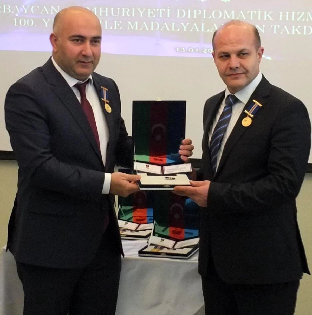 Azerbaycan Cumhurbaşkanı Aliyev\'den Gazeteci Şıktaş\'a onur madalyası